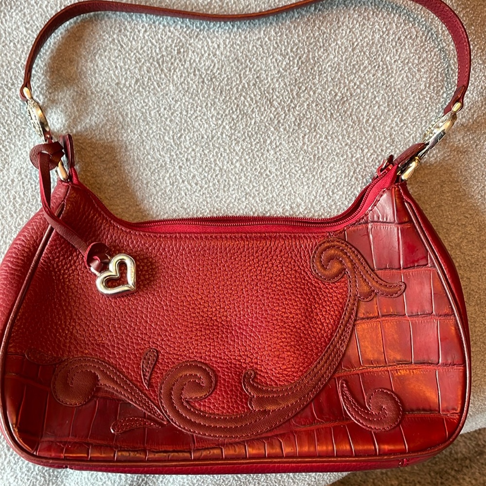 Like new Brighton small bag. Able to use on shoulder.